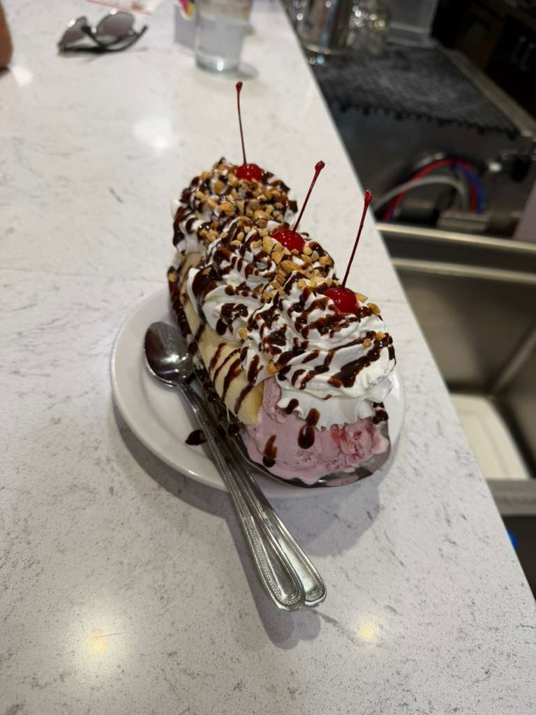banana=split scoops ice cream shop the villages florida